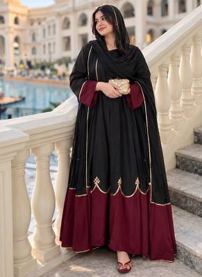 Women black & rust red embroidered kurta pant set with dupatta 3