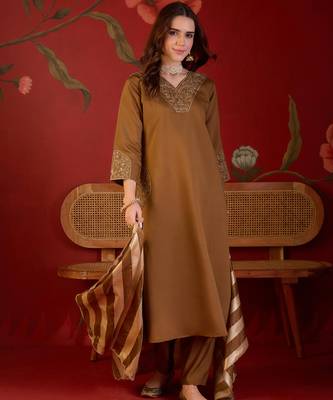 Brown silk blend embroidered kurta set with Dupatta. 2