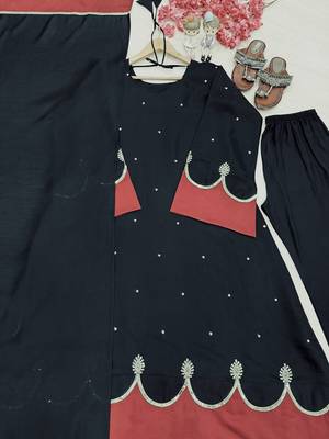 Women black & rust red embroidered kurta pant set with dupatta 4