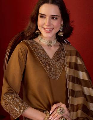 Brown silk blend embroidered kurta set with Dupatta. 4