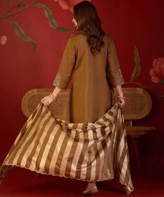 Brown silk blend embroidered kurta set with Dupatta. 5