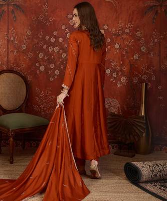 Orange silk blend embroidered anarkali kurta set with dupatta. 5