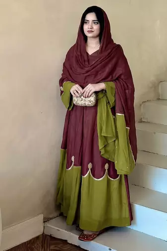 Women maroon & olive green embroidered straight kurta with pant and dupatta set