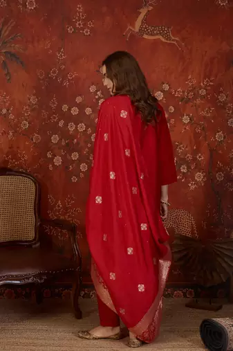 Red silk blend embroidered kurta set with dupatta.