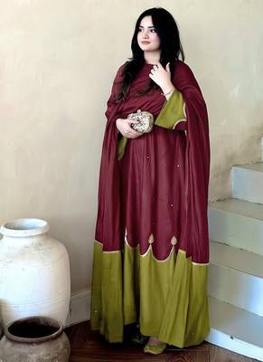 Women maroon & olive green embroidered straight kurta with pant and dupatta set 2