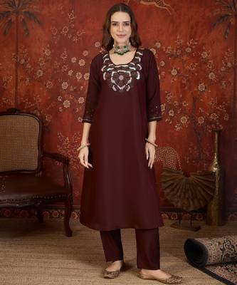 Maroon silk blend embroidered kurta set with dupatta. 4