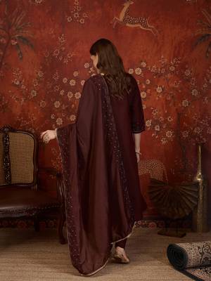 Maroon silk blend embroidered kurta set with dupatta. 5