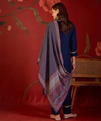 Teal silk blend embroidered kurta set with dupatta. 5