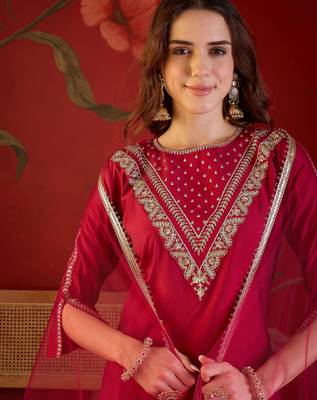 Rani silk blend embroidered kurta set with dupatta. 3