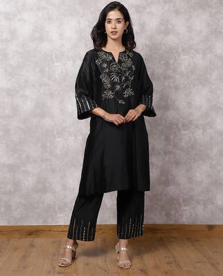 Black silk blend chanderi hand embroidered kurta set 1