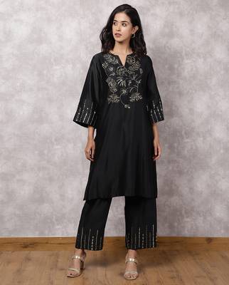 Black silk blend chanderi hand embroidered kurta set 2