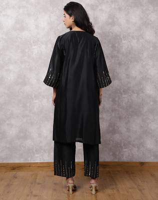 Black silk blend chanderi hand embroidered kurta set 4