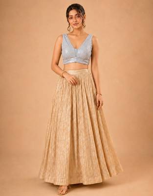 women's embroidery padded back-open sleeveless saree blouse 4