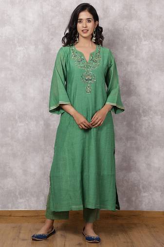 Green chanderi kurta set with hand embroidered yoke