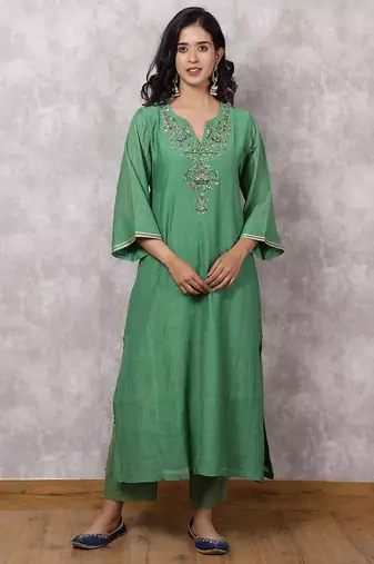 Green chanderi kurta set with hand embroidered yoke