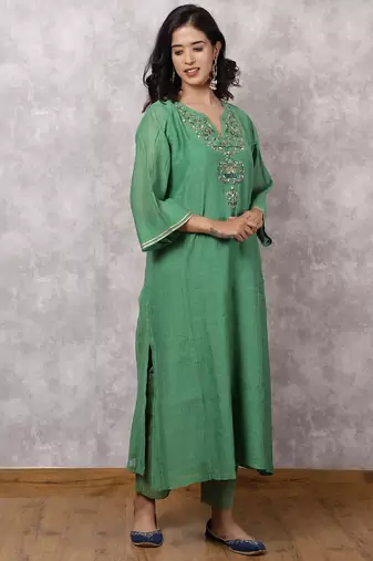 Green chanderi kurta set with hand embroidered yoke