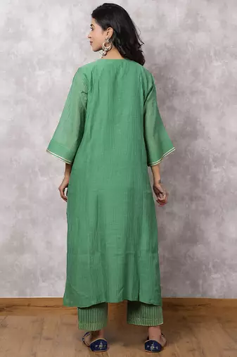 Green chanderi kurta set with hand embroidered yoke