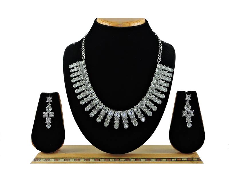 White color rhodium plating festive wear designer necklace set