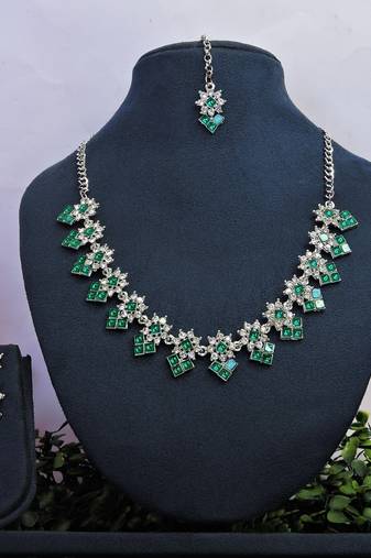 Green color rhodium plating festive wear designer necklace set