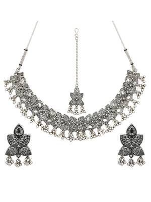 Navratri oxidised silver plated necklace with earrings and maang tikka for women 3