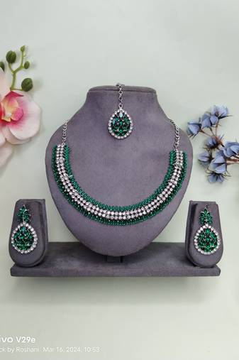 Green color rhodium plating festive wear designer necklace set
