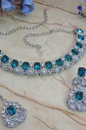 Green color rhodium plating festive wear designer necklace set