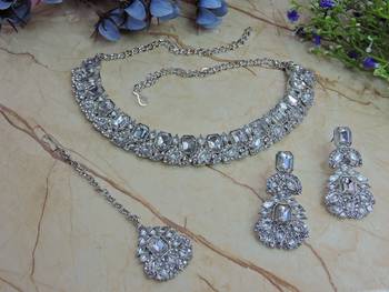 White color rhodium plating festive wear designer necklace set 2