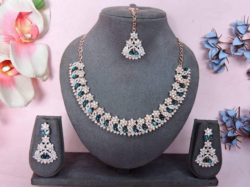 Green color rhodium plating festive wear designer necklace set