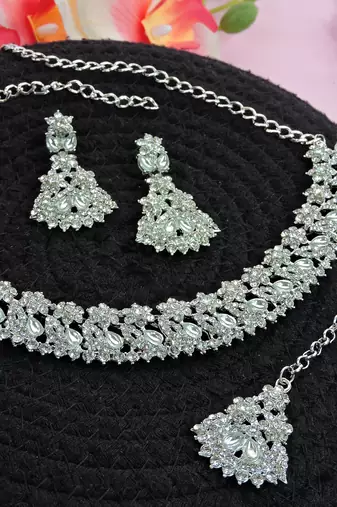 White color rhodium plating festive wear designer necklace set