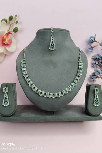 Green color rhodium plating festive wear designer necklace set