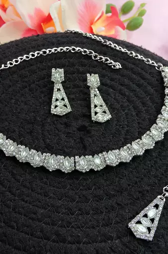 White color rhodium plating festive wear designer necklace set