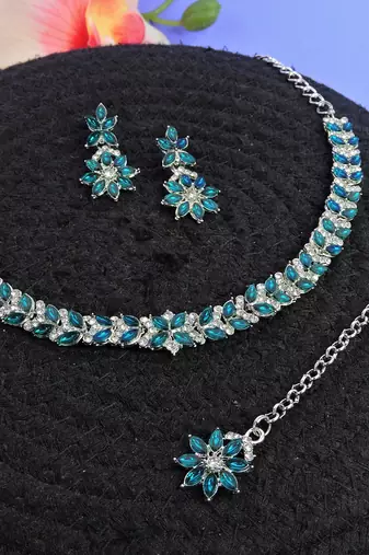 Green color rhodium plating festive wear designer necklace set