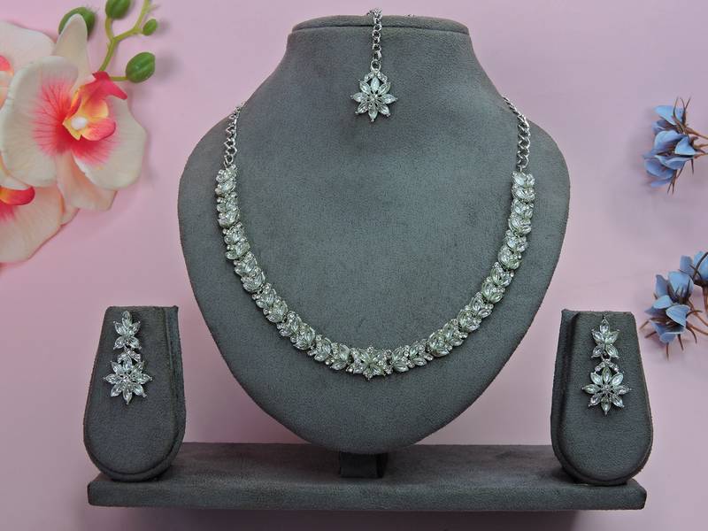 White color rhodium plating festive wear designer necklace set