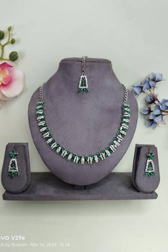 Green color rhodium plating festive wear designer necklace set
