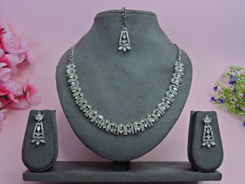 White color rhodium plating festive wear designer necklace set