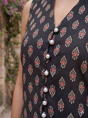 Black cotton printed top for women 4