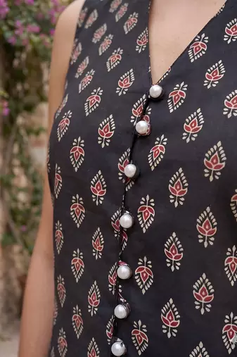Black cotton printed top for women