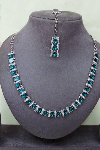 Green color rhodium plating festive wear designer necklace set