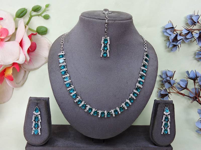 Green color rhodium plating festive wear designer necklace set