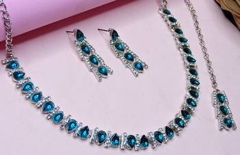 Green color rhodium plating festive wear designer necklace set 3