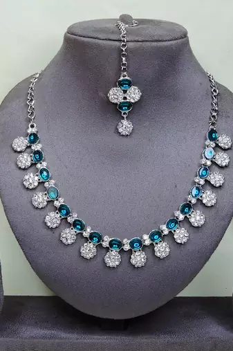 Green color rhodium plating festive wear designer necklace set