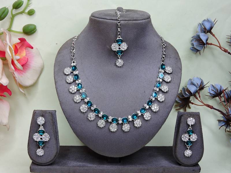 Green color rhodium plating festive wear designer necklace set