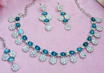 Green color rhodium plating festive wear designer necklace set 3