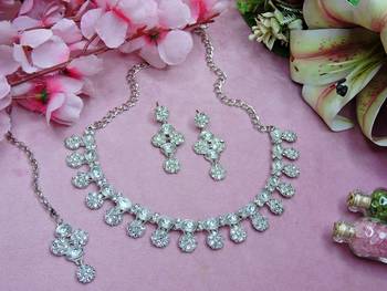 White color rhodium plating festive wear designer necklace set 2