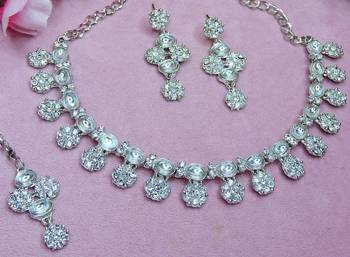 White color rhodium plating festive wear designer necklace set 3