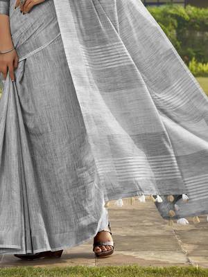 grey zari handloom woven design saree 4