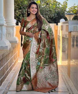 green woven design zari silk blend banarasi saree 2