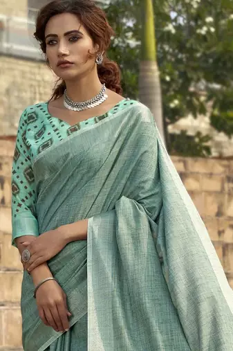 green women zari striped saree with blouse piece