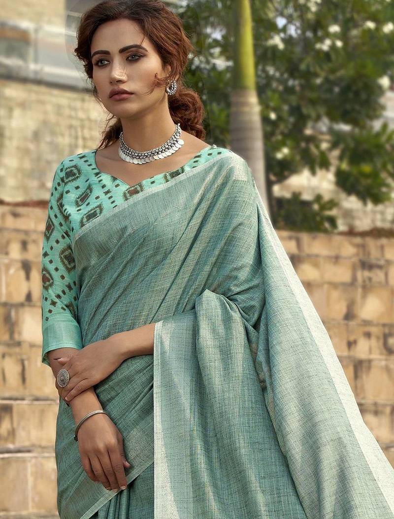 green women zari striped saree with blouse piece