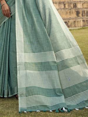 green women zari striped saree with blouse piece 4